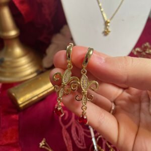 The crimson herald earings
