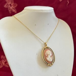 The engraved lady antique necklace